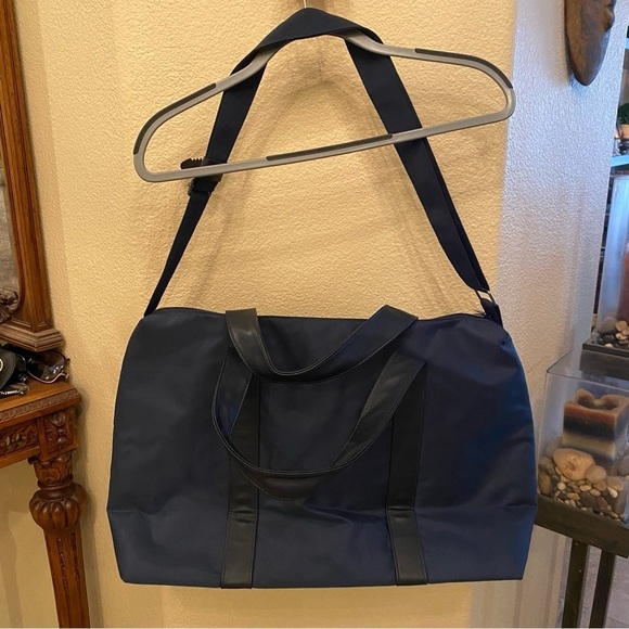 NWT~JIMMY CHOO Parfums Navy Large Weekend Bag 13-1/2”x24” - Picture 3 of 8